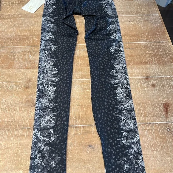 🆕 Lululemon Wunder Under Hi-Rise Leggings
Overlace Ice Grey Black - Picture 5 of 9